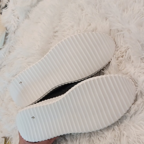 NEW STEVE MADDEN Samarah Black slip on knit shoe in black SZ 9 - Picture 17 of 17